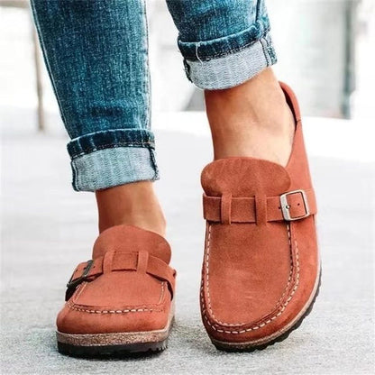 Damen Retro-Slipper aus Wildleder, bequem und modisch, in Plusgröße 43. Perfekt für lässige Anlässe. Hochwertige, rutschfeste Sohle.